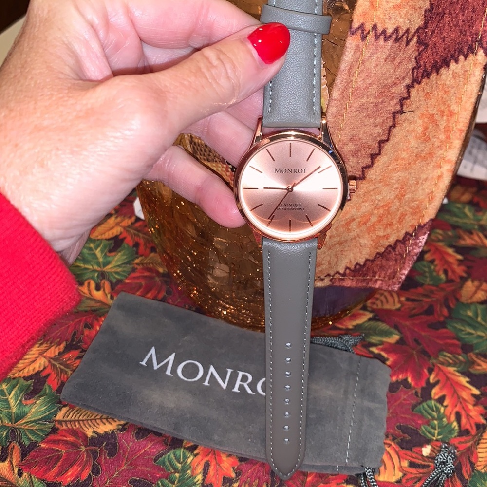 Monroe Watch! - Picture 5 of 6